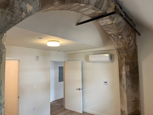 Foto del edificio - 92 E Forest Ave