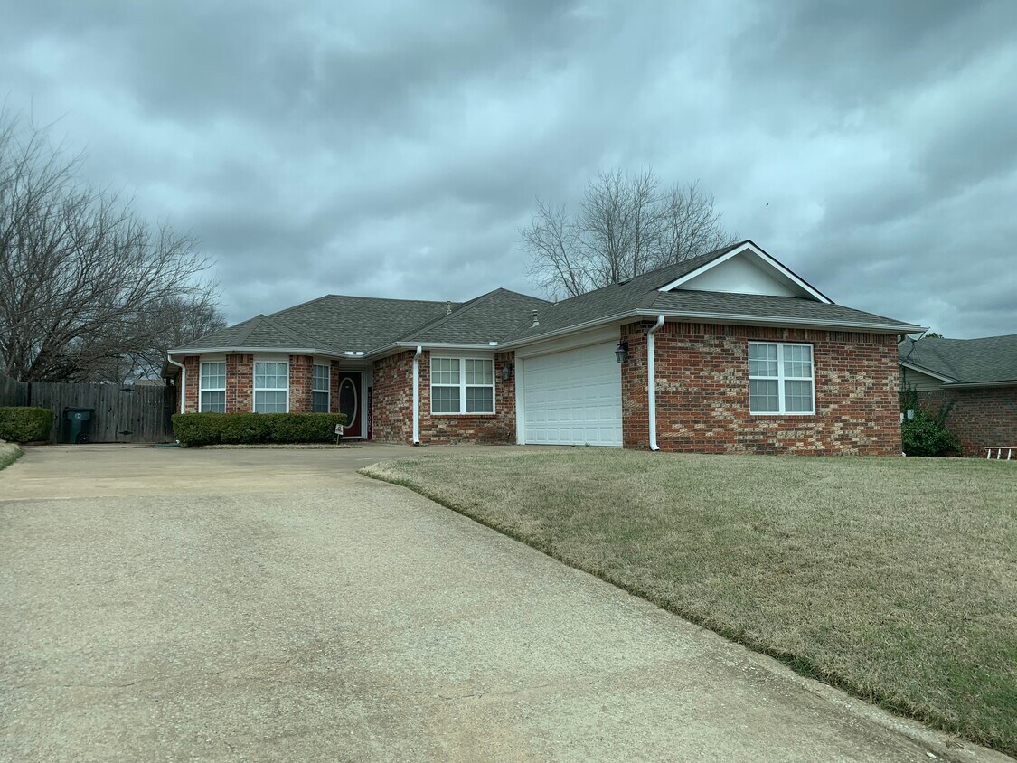 Primary Photo - 2305 Piney Point Ave