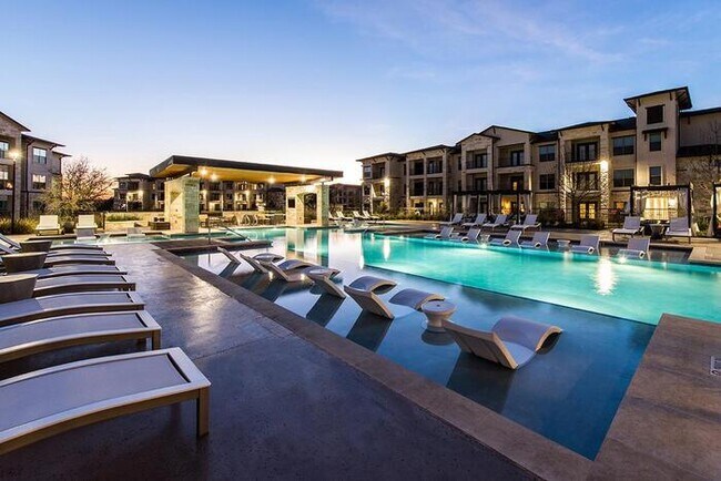 Foto del edificio - 10500 S I-35 Frontage Rd