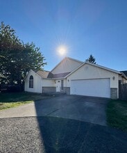 Building Photo - 113 NE 139th Ave
