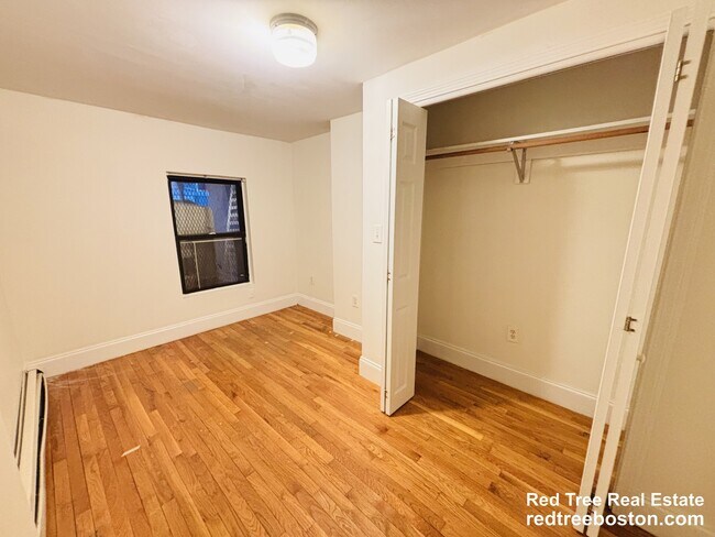 Foto del edificio - 32 Edgerly Rd