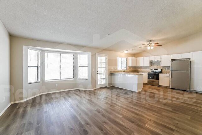 Building Photo - 4 Bedroom Glendale Home
