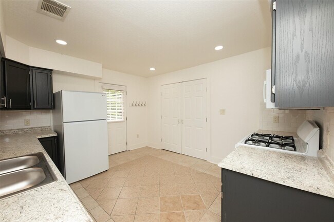 Building Photo - 342 Husk Ln