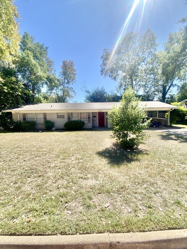 Primary Photo - 1437 Santa Rosa Dr