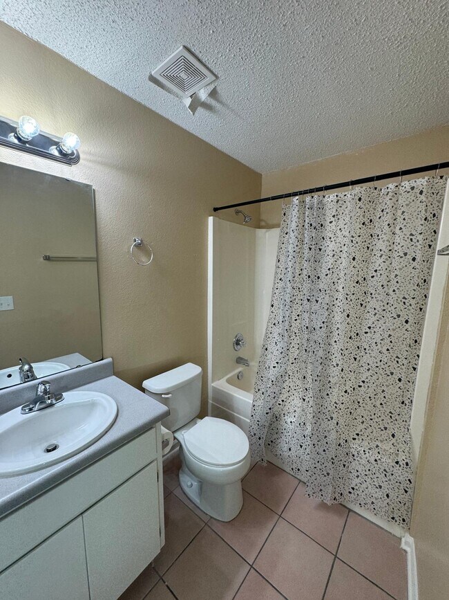 Foto del edificio - 1100 Greentree Ct