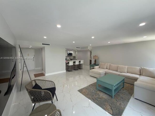 Photo - 1800 Collins Ave cu-3H Apartment