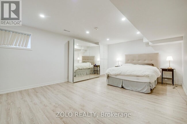 Building Photo - 62 Julia St