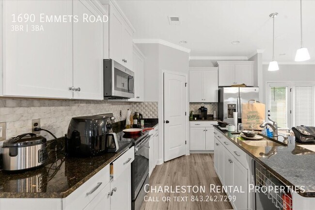 Building Photo - 1690 Emmets Rd