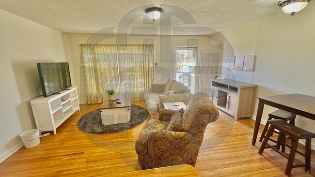 Foto del edificio - 1258 N Crestway St