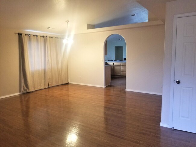 Building Photo - Spacious 4 Bed, 2 Bath With Detached Studio