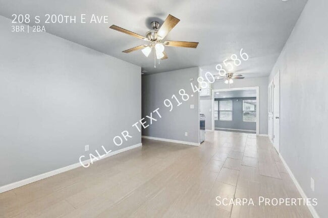 Foto del edificio - 208 S 200th E Ave