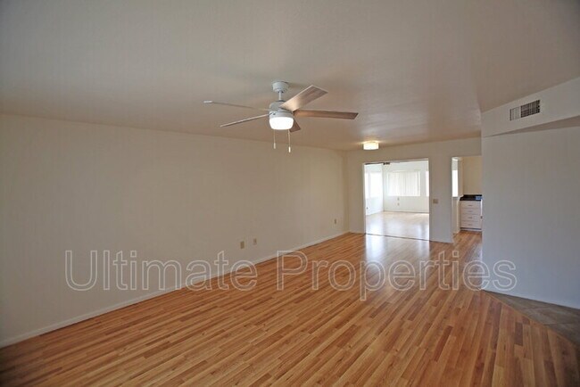 Foto del edificio - 9859 W Emberwood Dr