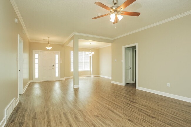 Foto del edificio - 6856 Cades Brook Dr