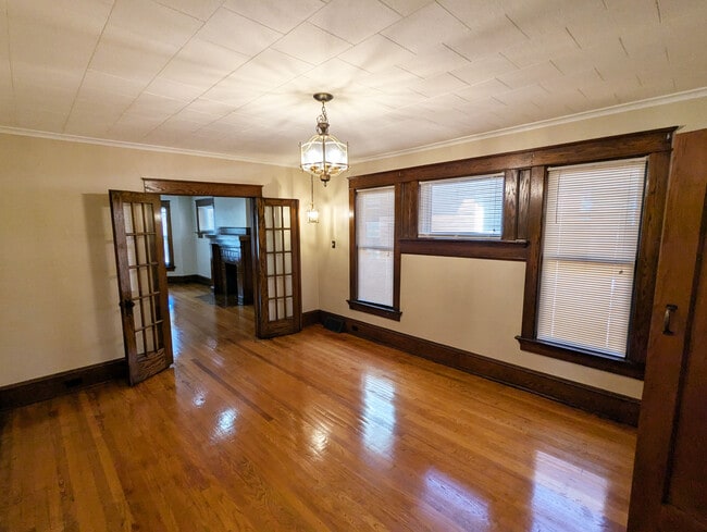 Building Photo - 353 W 10th St