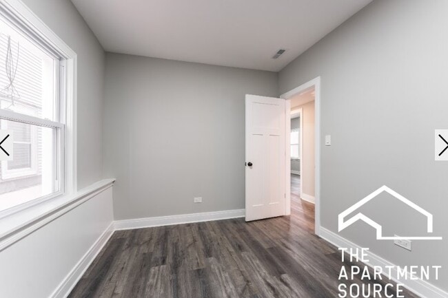 Foto del edificio - 1923 N Pulaski Rd