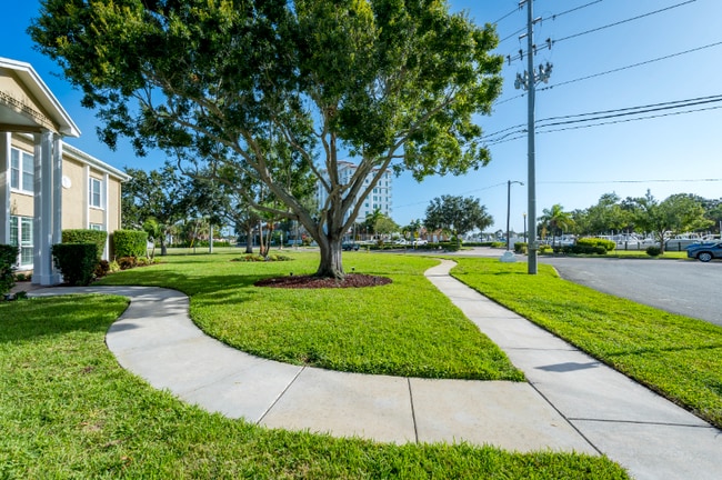 Building Photo - 1050 Rafael Blvd NE