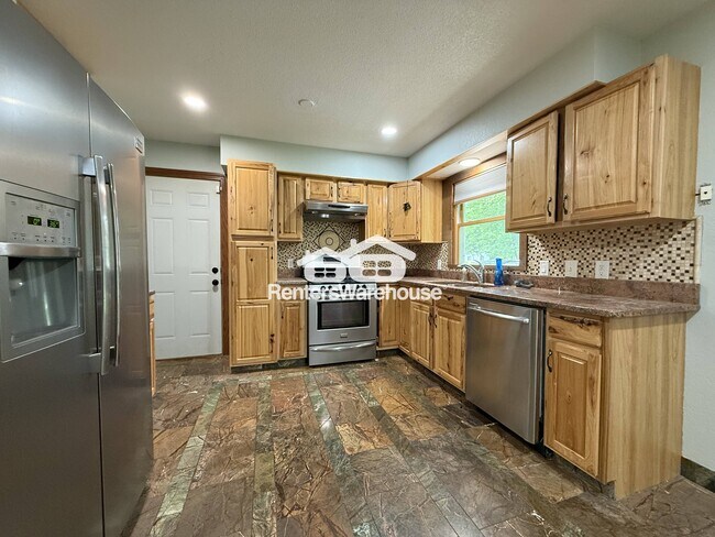 Foto del edificio - 2730 109th Ave NW
