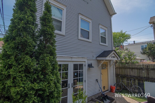 Photo - 1709 W Barry Ave House