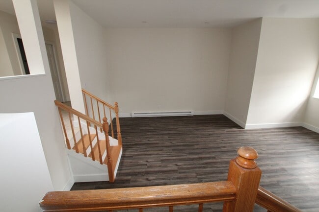 Building Photo - Large 4 bedroom, 2 bath home for rent in R...