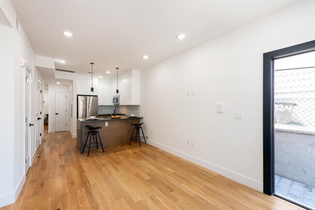 Foto del edificio - 827 Pavonia Ave
