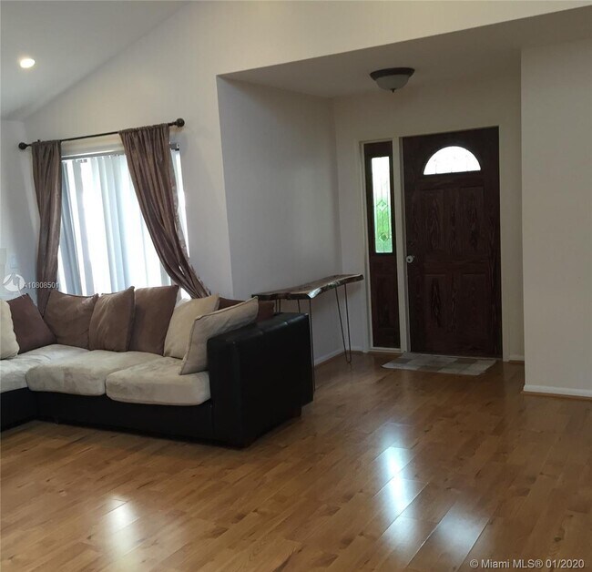 Building Photo - 10126 Camelback Ln