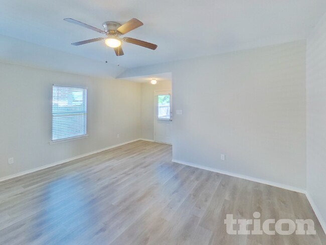 Building Photo - 1062 Churchill Dr