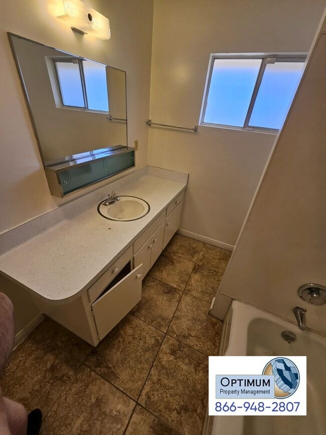 Foto del edificio - 15740 Serrano Rd