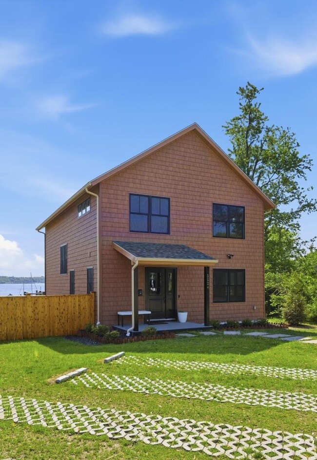 Foto del edificio - 1124 Narragansett Blvd