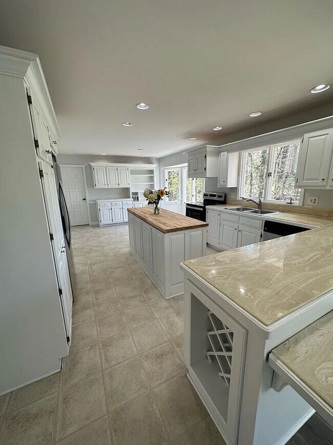 Foto del edificio - Rare 5BR House in Marietta!