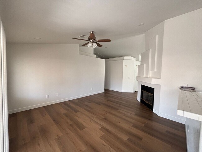Foto del edificio - 7717 White Grass Ave