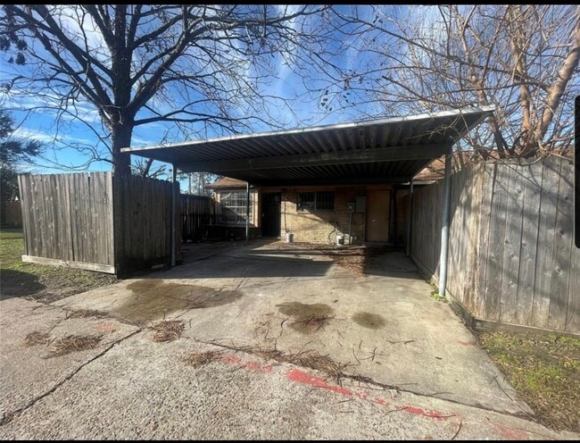 Foto del edificio - 15221 Buckle Ln