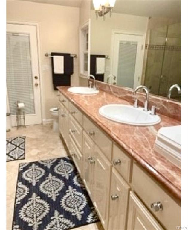 Foto principal - 16255 Dickens St