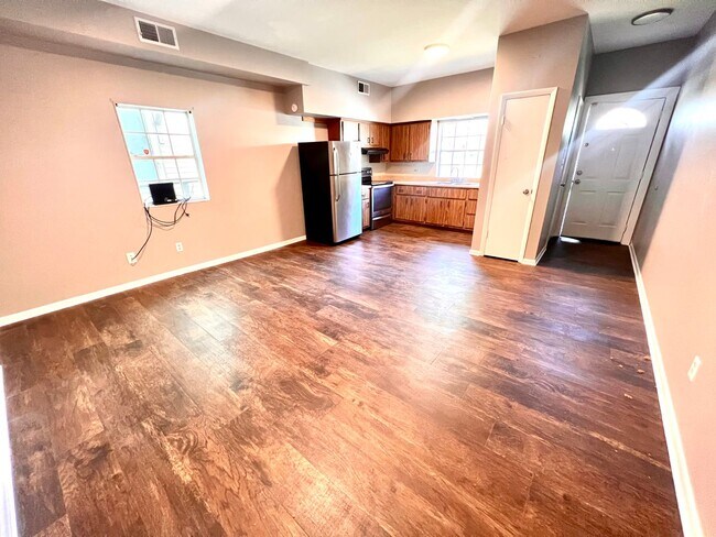 Building Photo - 542 5th Avenue (Full Service)