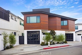 Building Photo - 4017 Channel