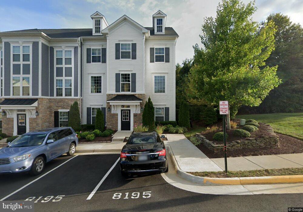 Foto principal - 8195 Falls Grove Dr