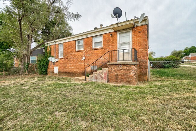 Foto del edificio - 2 Bed 1 Bath Duplex in MWC