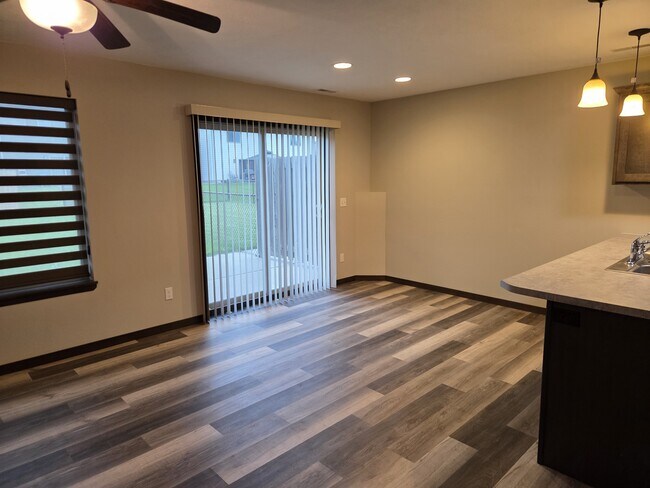 Foto del edificio - 9509 W Gert St