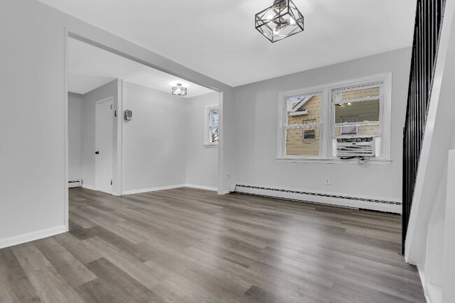 Building Photo - 14 Brookwood Dr