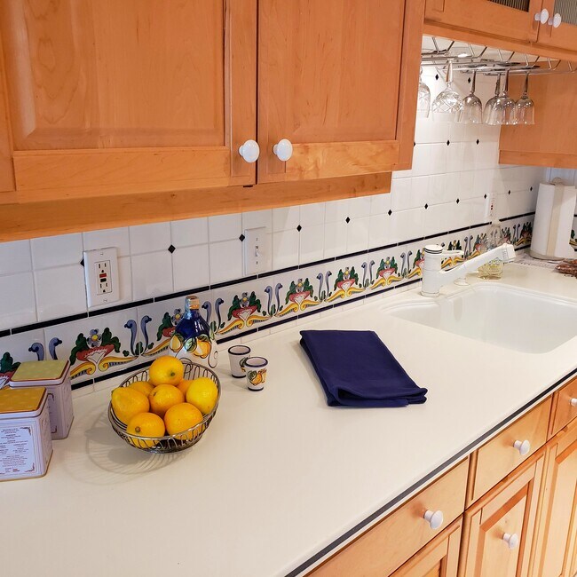 Kitchen - 7021 Sand Point Way NE