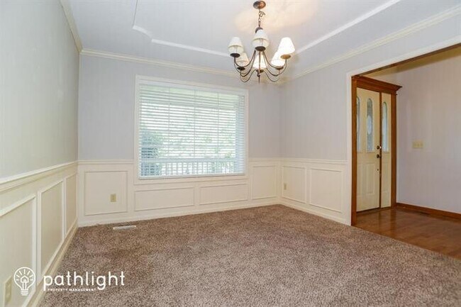 Building Photo - 13303 Redwood Ln, Smithville, MO, 64089