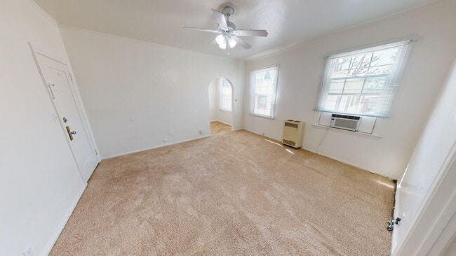 Building Photo - Single classic charm with a homey feel in South Pasadena!