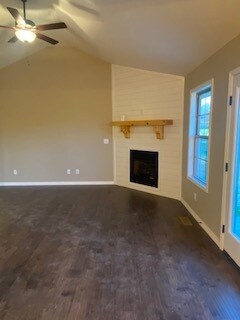 Building Photo - 1029 S Christopher Ave