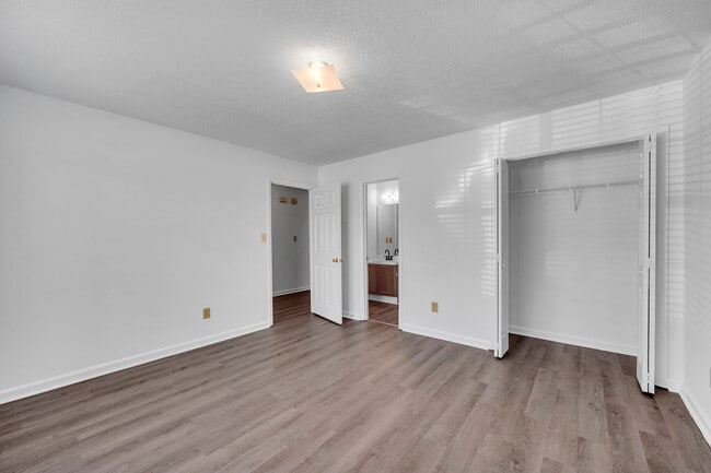 Foto del edificio - 6745 Lakes Edge Ln