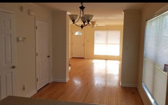 Building Photo - 1505 Theresa Dr