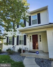 Building Photo - 8813 Francesca Dr