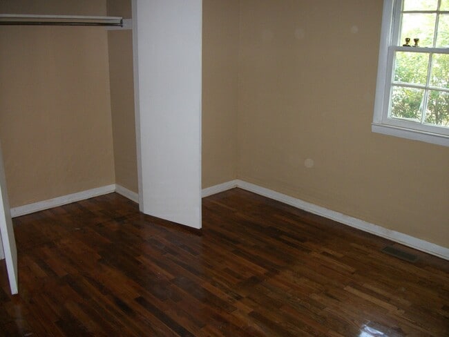 Building Photo - 2051 Martin Luther King Dr Lumberton, NC 28358