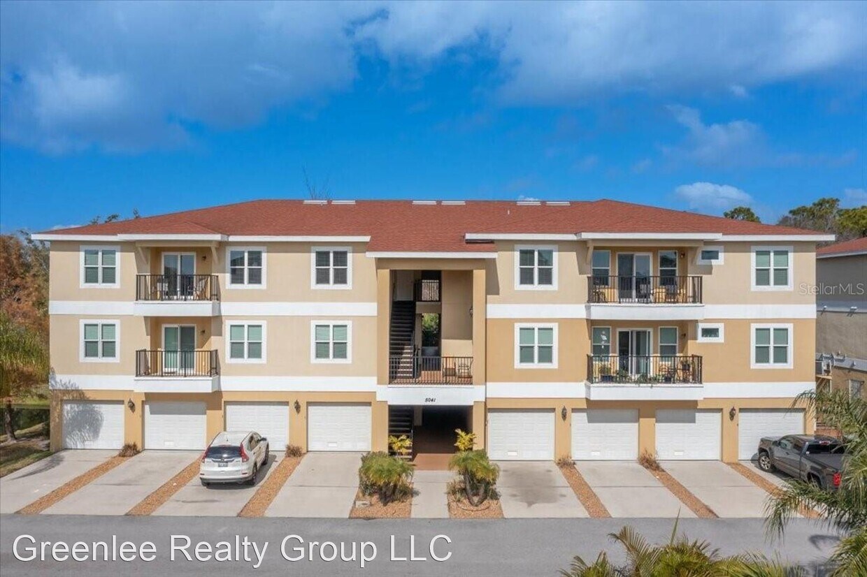 Primary Photo - 3 br, 2 bath House - 5041 Royal Palms Way ...