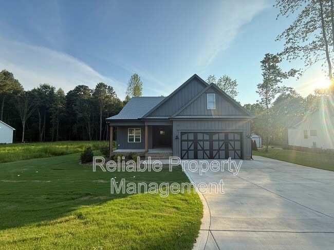 Building Photo - 945 Lynch Rd