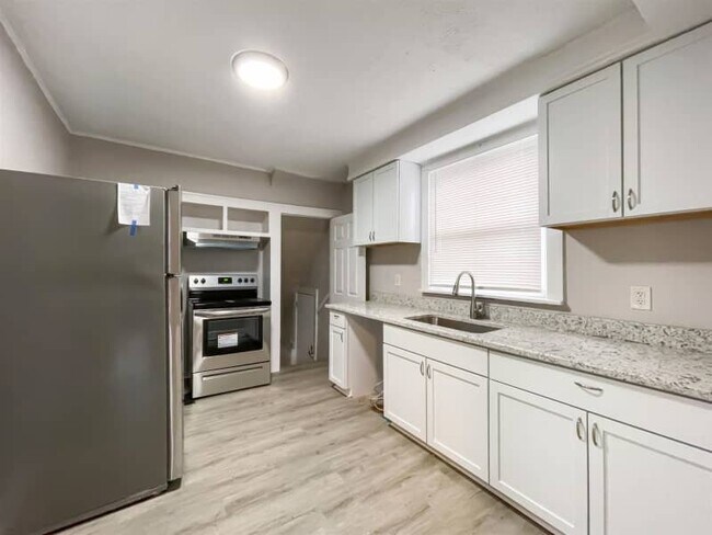 Foto del edificio - 196 N Burgess Ave