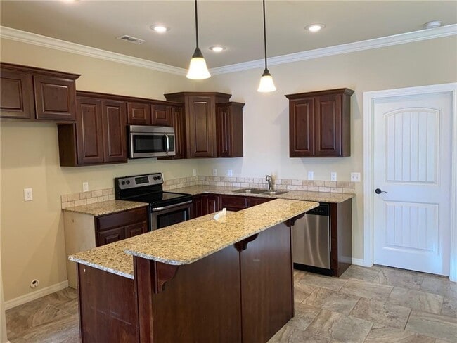 Building Photo - 3072 N Autumn Rose Ave